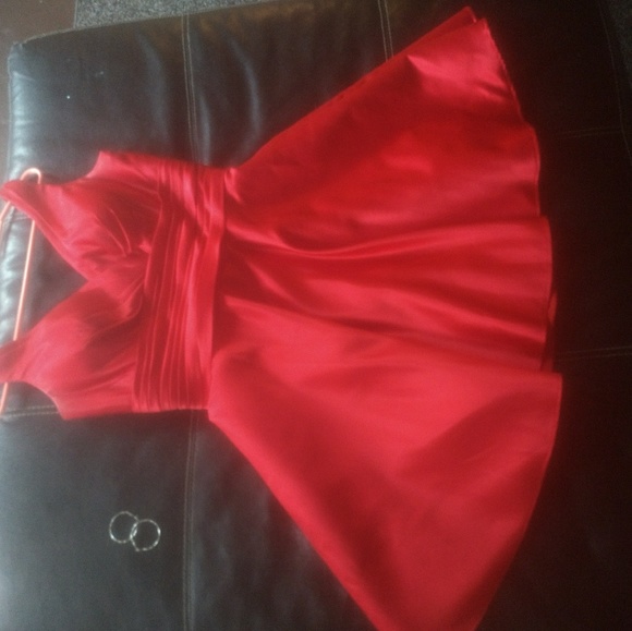 Dress - Picture 2 of 2